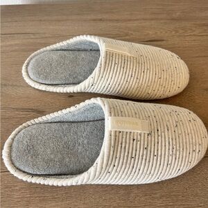 Bomba's Women’s Nest Slippers Size 8